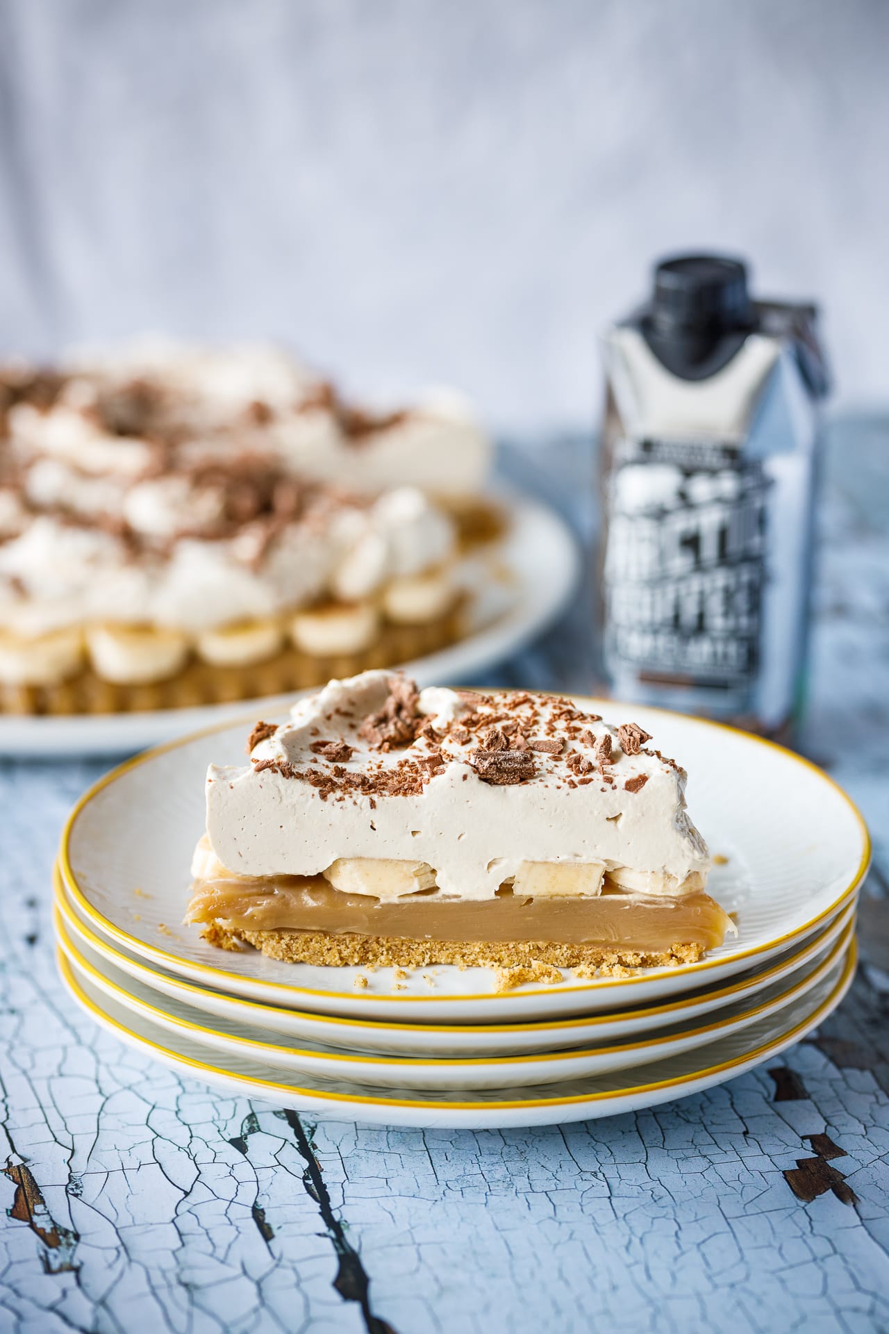 White chocolate banoffee cake